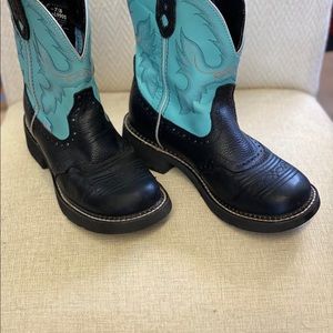Like new Justin gypsy  size 7 1/2 B Kids boots